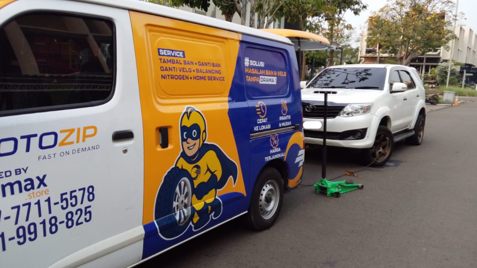 Dokumentasi Penanganan Darurat Lapangan Otomax x Otozip - Jasa Tambal Ban Mobil Jakarta Pusat 24 Jam: Solusi Ban Bocor Darurat