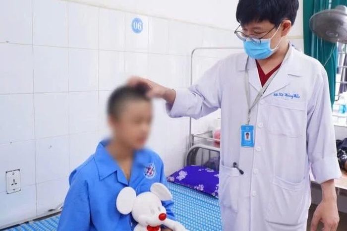Cách cấp cứu khi chấn thương vùng đầu, bảo vệ mạng sống - Báo Tri thức &amp; Cuộc sống