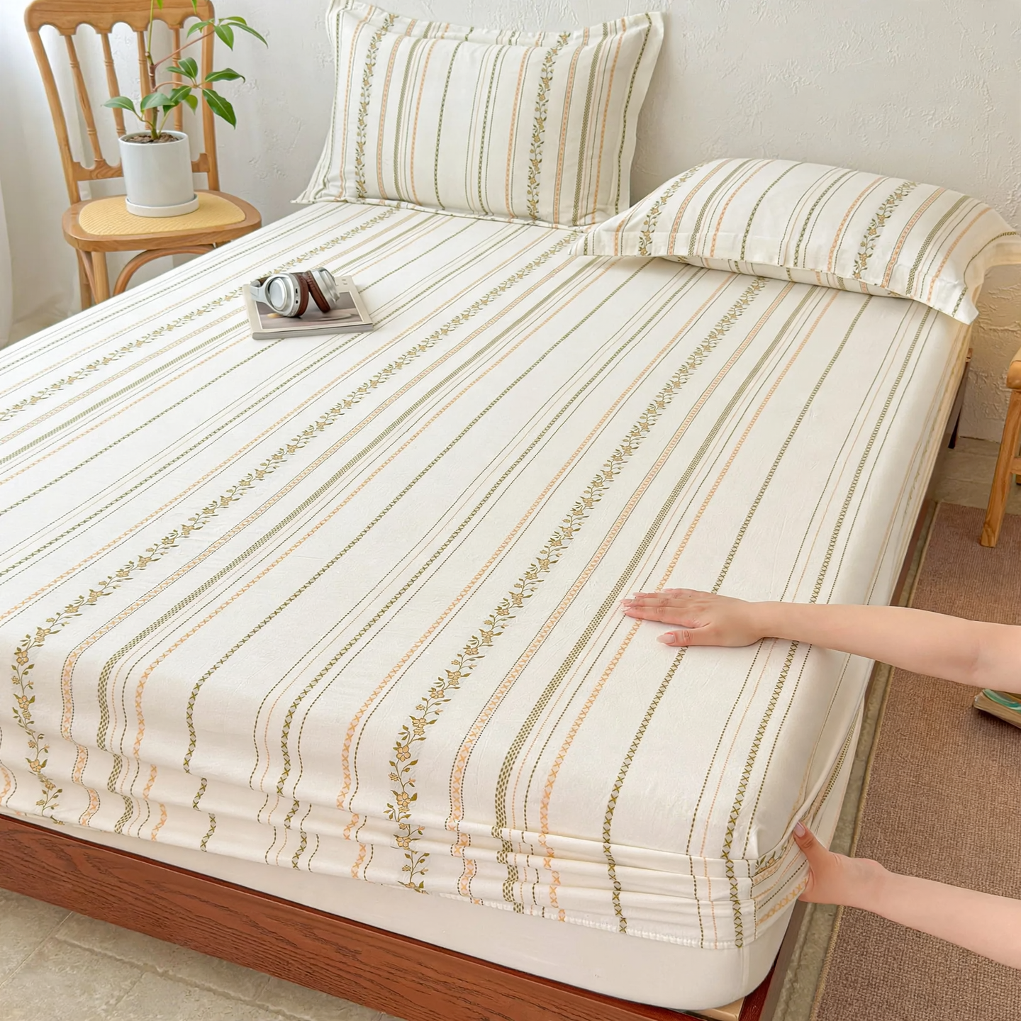 Cotton fitted sheet with elastic