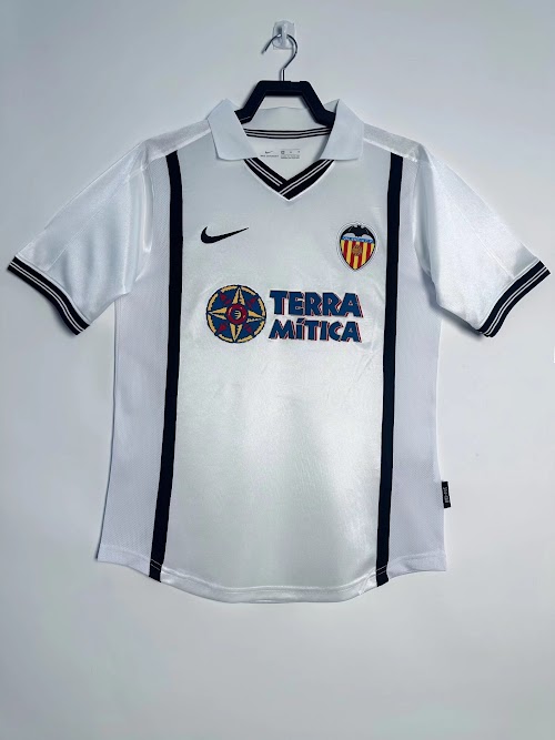 Equipación local del Valencia 2000-01.jpeg
