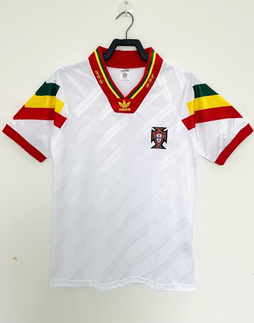 Equipación de visitante de Portugal 1992–94.jpeg