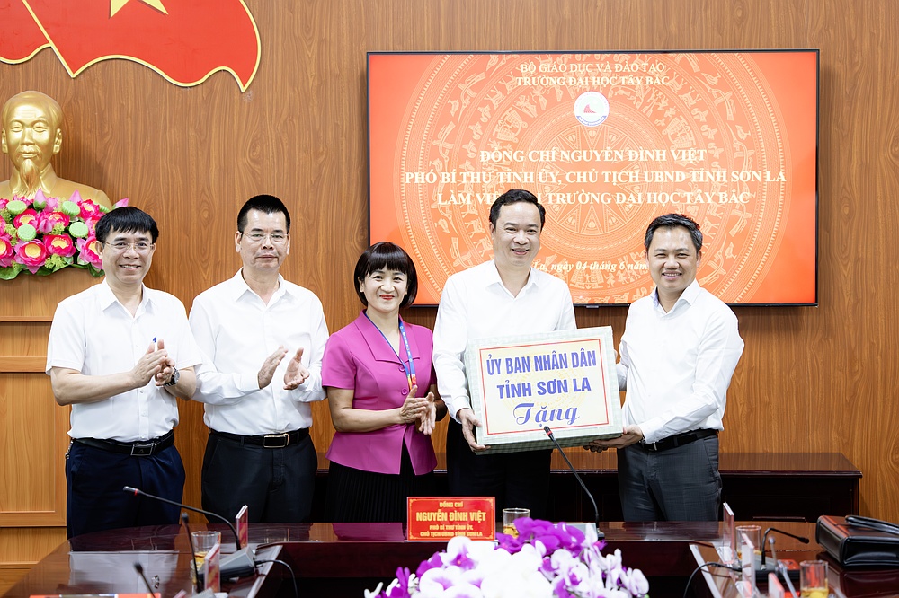 Chủ tịch UBND tỉnh Sơn La làm việc với Trường Đại học Tây Bắc