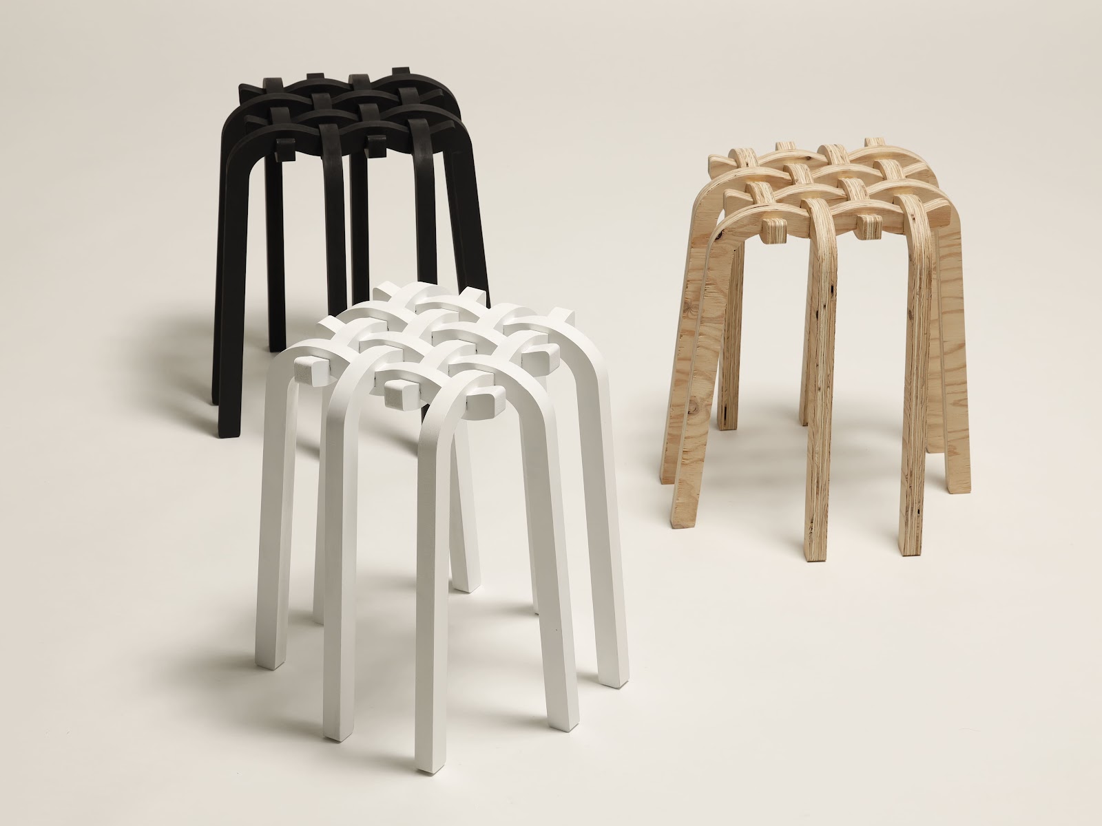 波型組み構造によるスツールの制作