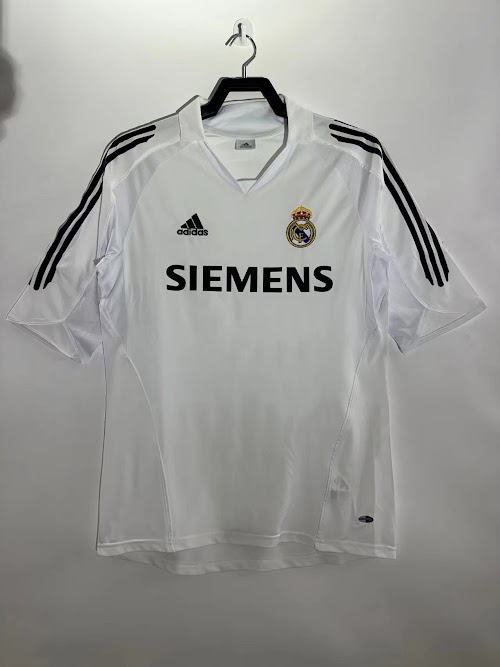 Equipación local del Real Madrid 2005-06.jpg