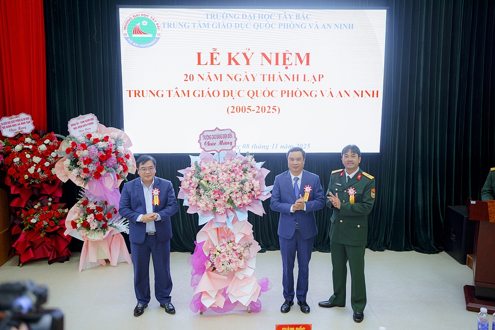 Lễ kỷ niệm 20 năm thành lập Trung tâm giáo dục Quốc phòng và An ninh Trường Đại học Tây Bắc