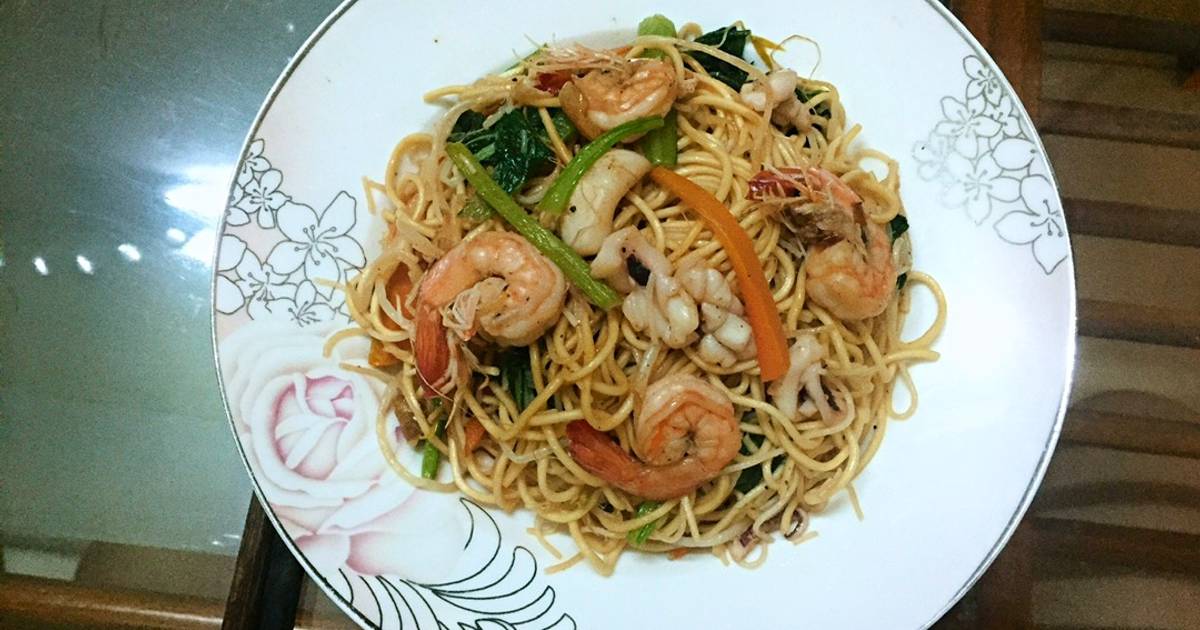 Mì xào hải sản
