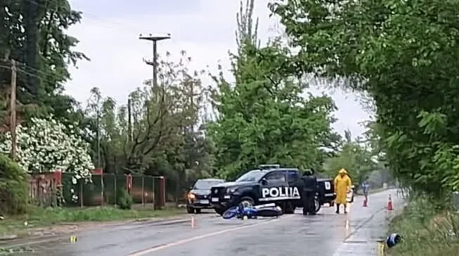 Un motociclista perdió el control y murió en una acequia de la Ruta 146