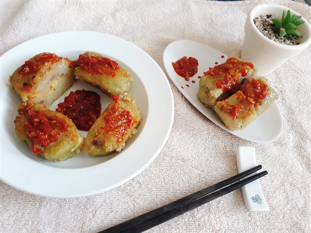 Bánh Chưng Chiên Sốt Tép Cay