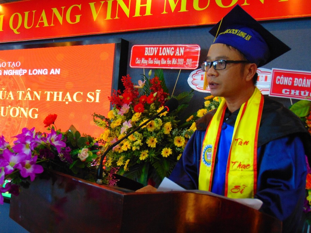 Tân thạc sĩ Đặng Văn Thương đại diện học viên DLA gửi lời tri ân đến quý thầy/cô 