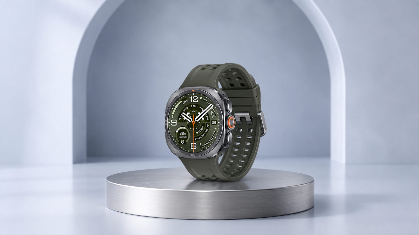 Samsung Galaxy Watch Ultra2 centrato su un piedistallo in metallo in un set editoriale dedicato a design e display