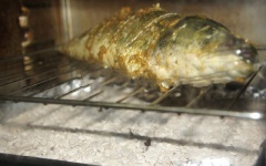 Cho cá vào lò, nướng khoảng 30 phút ở nhiệt độ 250 độ C đến khi cá chín.