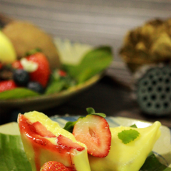 Cho bánh crepe vào tủ lạnh khoảng 15 phút để bánh định hình chắn chắn hơn. Crepe cũng sẽ ngon hơn khi ăn lạnh. Khi ăn, bạn cho mứt lên trên bánh và thưởng thức nhé. Bánh crepe như tuôn trào vị béo của sần riêng và kem tươi, lẫn chút chua và thơm của trái cây chống ngán, làm cho bạn ăn mãi không thể ngừng. Vào mùa hè, crepe trái cây tươi Thái Lan đảm bảo sẽ mang lại cho bạn trọn vẹn hương bị nhiệt đới thơm ngon, mát lạnh, béo ngậy từng cm. Chúc bạn thành công!