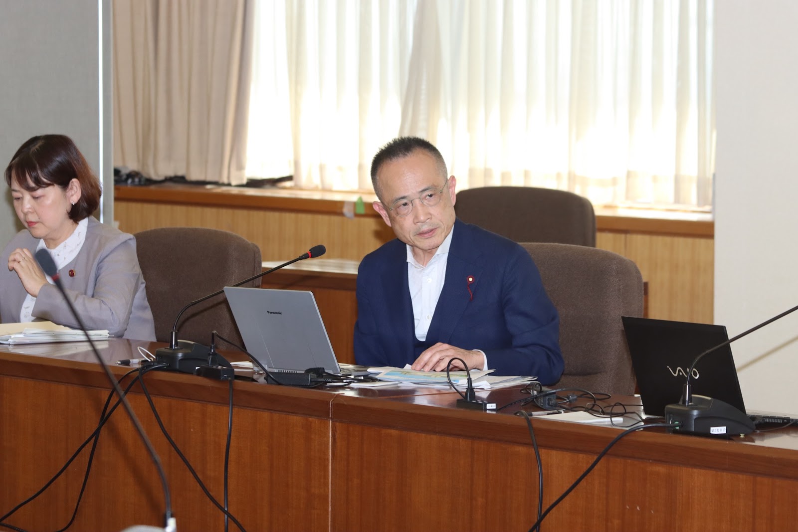 神戸市議会で中央市民病院救命救急の感謝決議を審議する様子