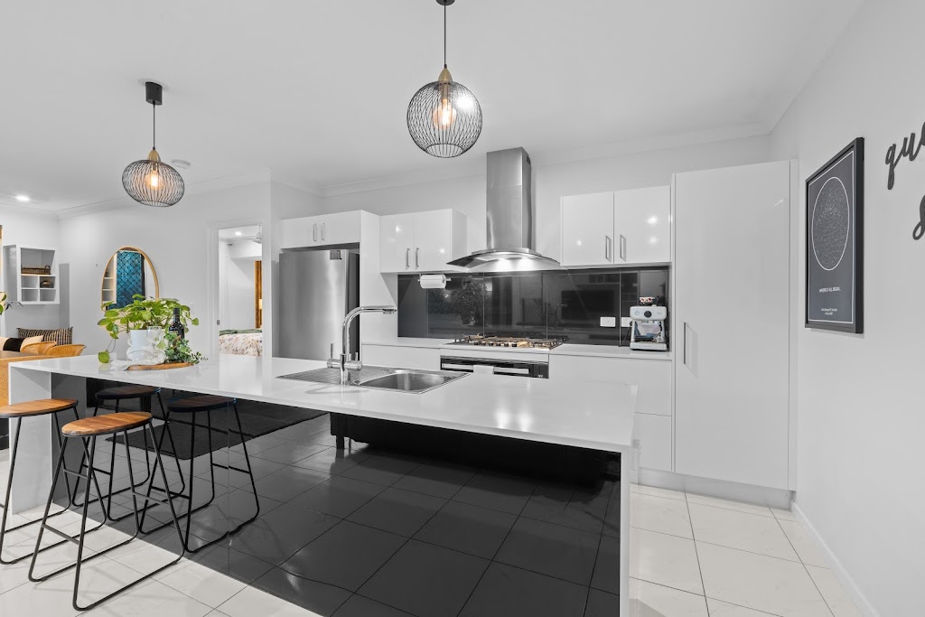 10 Tyson Place, Redlynch - Thumbnail 3