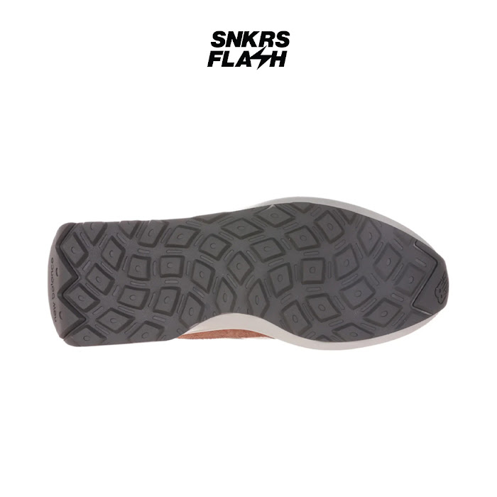 NEW BALANCE 370 BROWN - Size 39.5