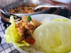 Vậy là xong, món này ăn kèm với cơm trắng + xà lách ngon miễn chê luôn. Hoặc nếu bạn đang trong thời kỳ diet có thể ăn chung với salad cải xanh + cà chua nhé. Chúc cả nhà ngon miệng.