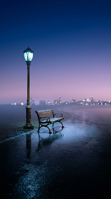 Tranquil Urban Night Scene with Streetlamp and Bench - Free mobile Wallpaper