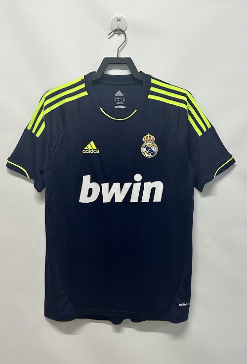 Equipación de visitante del Real Madrid 2012-13.jpeg