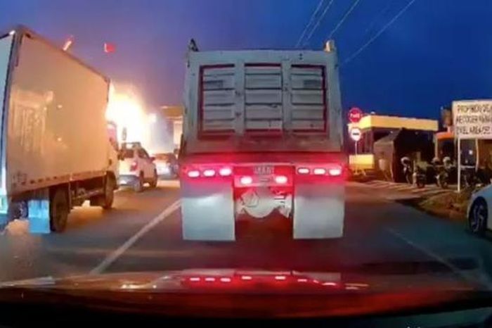 Xe đầu kéo gây tai nạn liên hoàn ở trạm thu phí, 26 người thương vong - Tạp chí Người Đưa Tin