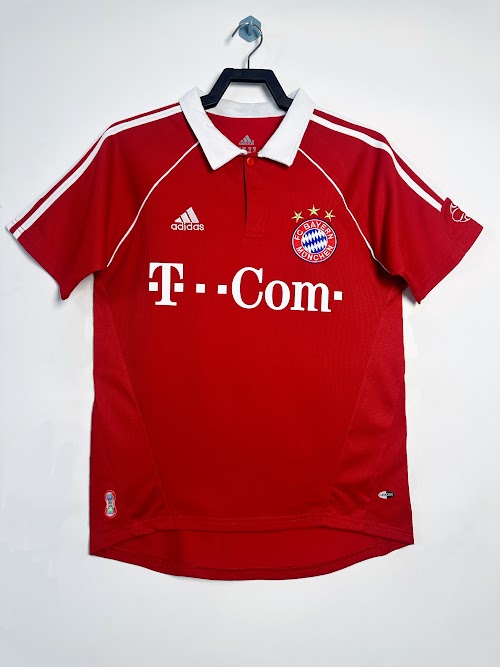 Equipación local del Bayern 2006-07.jpeg
