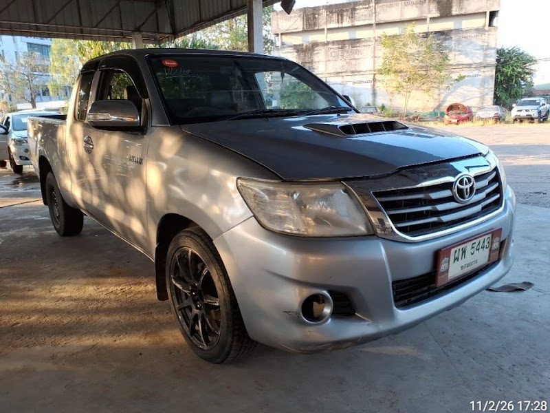 TOYOTA HILUX REVO