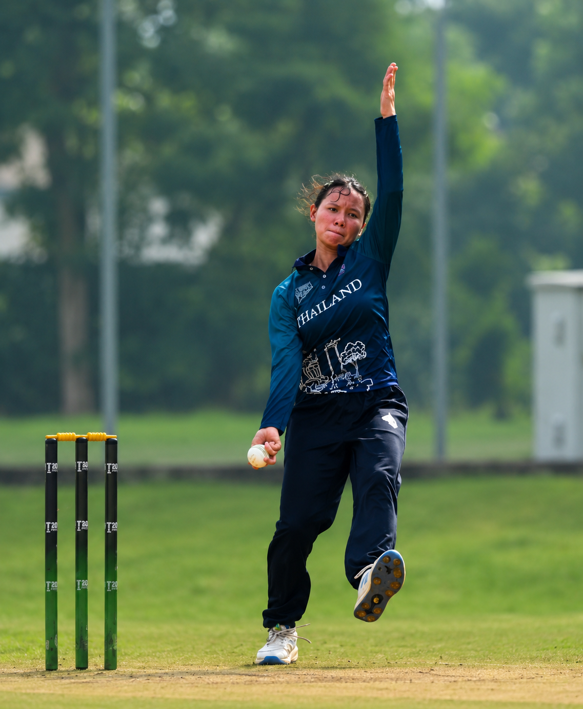 Sunida Chaturongrattana bowling