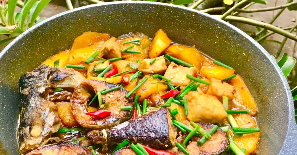 Cá sa ba kho thơm.với vị béo của cá kết hợp vị chua ngọt của thơm làm cho món ăn thêm tuyệt vời