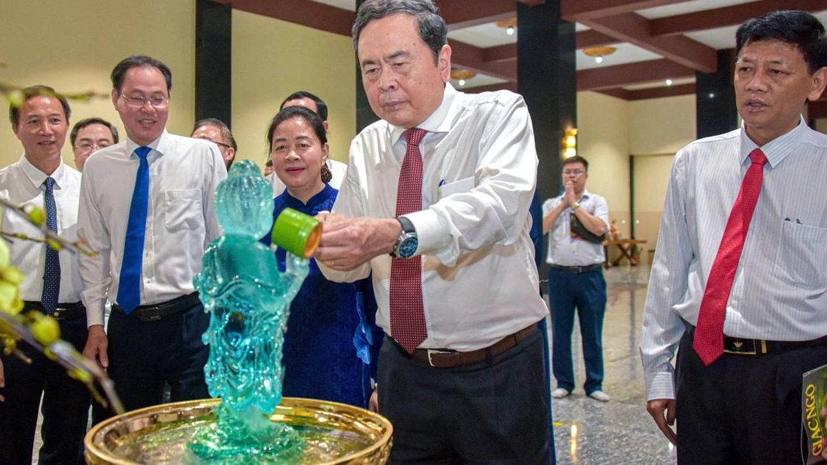 Chủ tịch Quốc hội Trần Thanh Mẫn thăm và chúc mừng Đức Pháp chủ GHPGVN nhân Đại lễ Phật đản PL.2570 - Giác ngộ