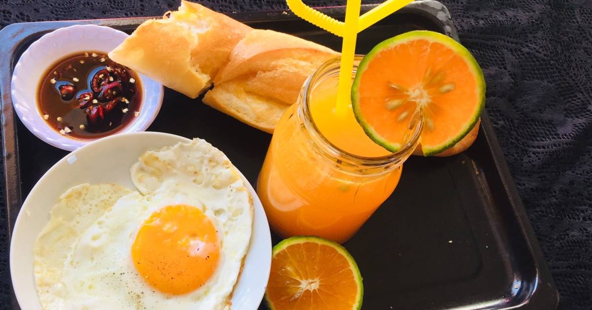 Bánh mì trứng ốp la
Nước cam ép 
Đủ chất covid