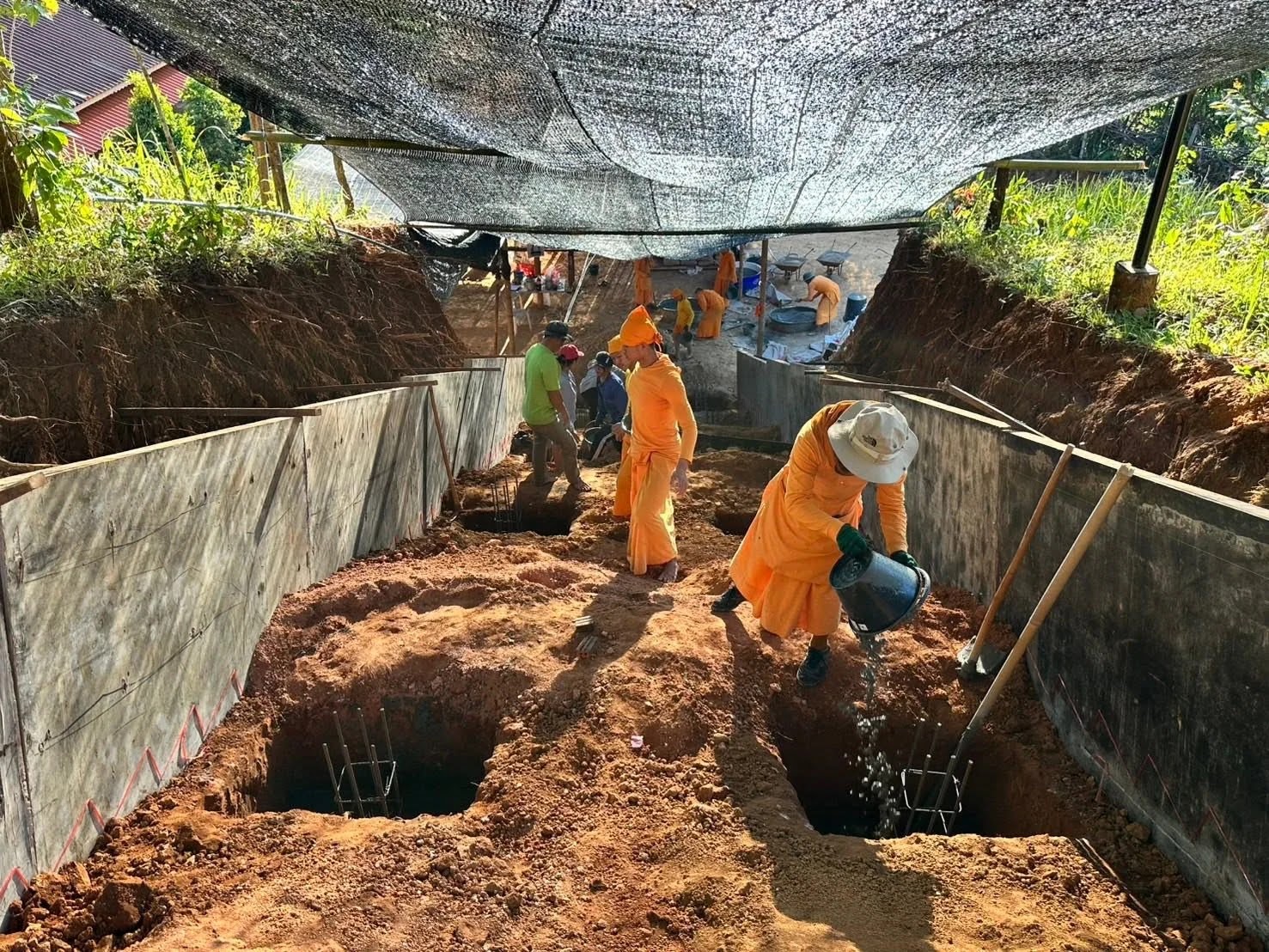 ภาพประกอบ วันนี้สอบบาลีเป็นวันสุดท้ายของเปรียญธรรมประโยค 6-9 คิดว่าผู้เข้าสอบทุกรูปคงทำข้อสอบเต็มความสามารถ…ขอให้สอบผ่านทุก ๆ รูปนะ