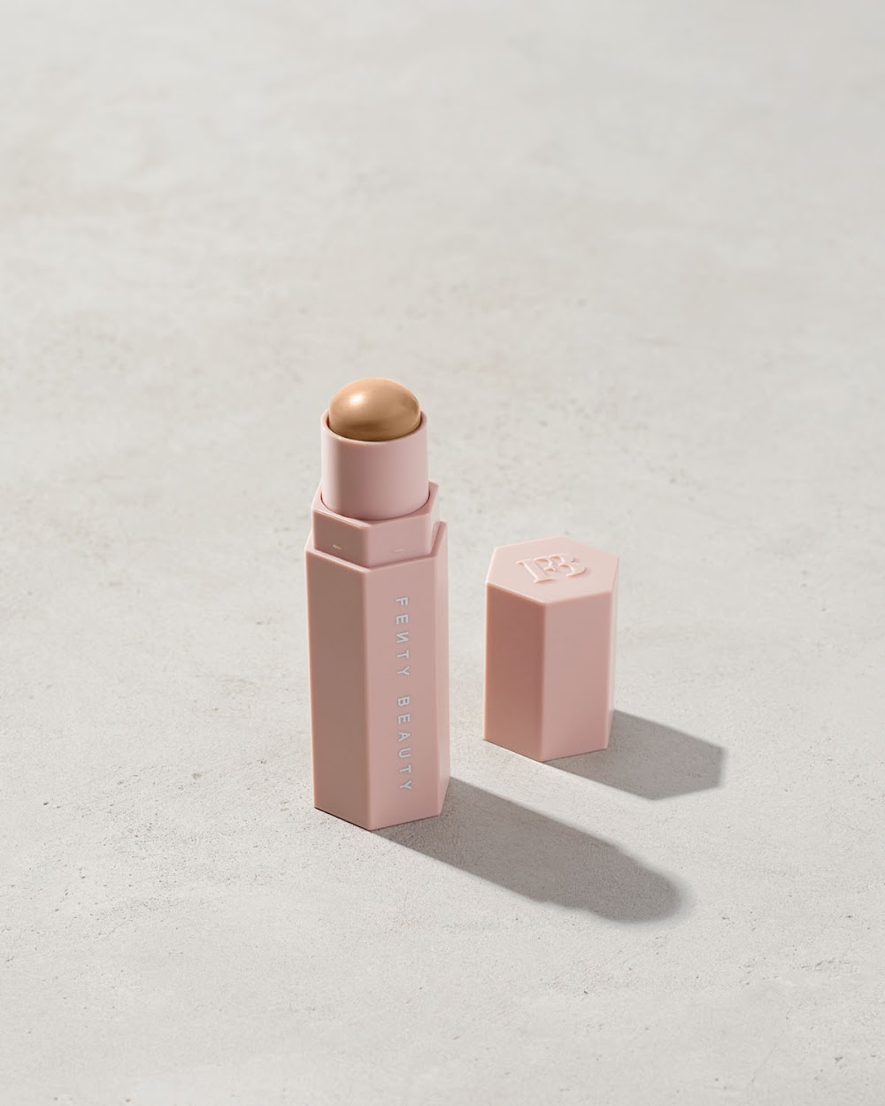Match Stix — Barra multiusos mate (contorno) de Fenty Beauty