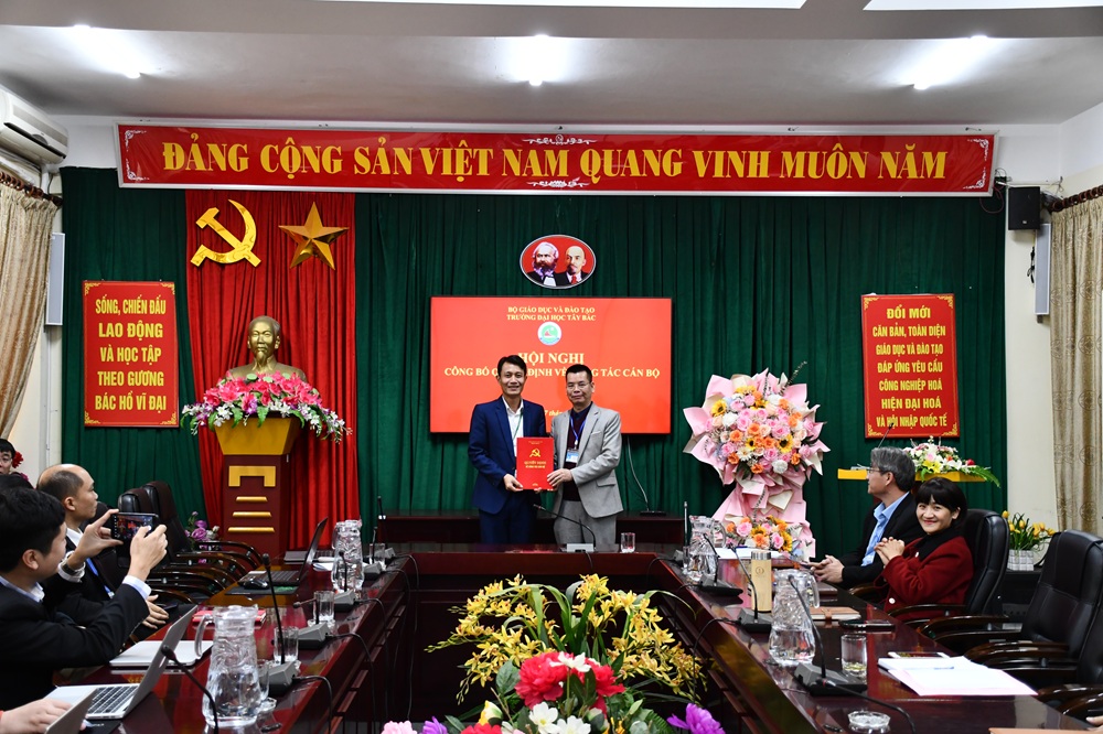 Hội nghị công bố quyết định về công tác cán bộ