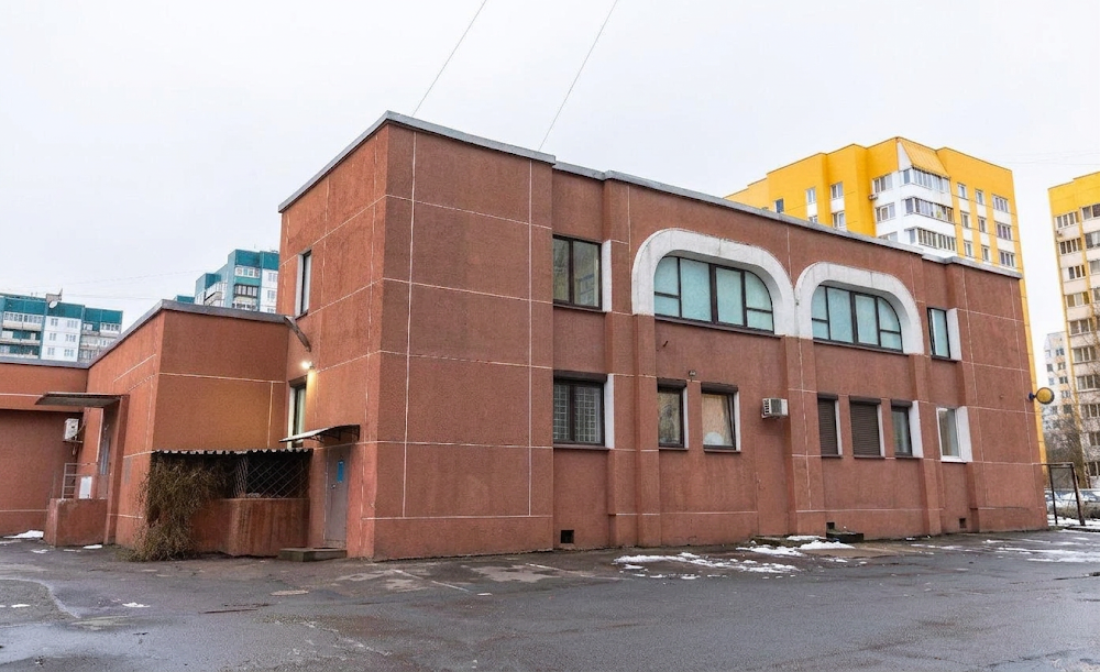 Здание общежития на Планерной улице