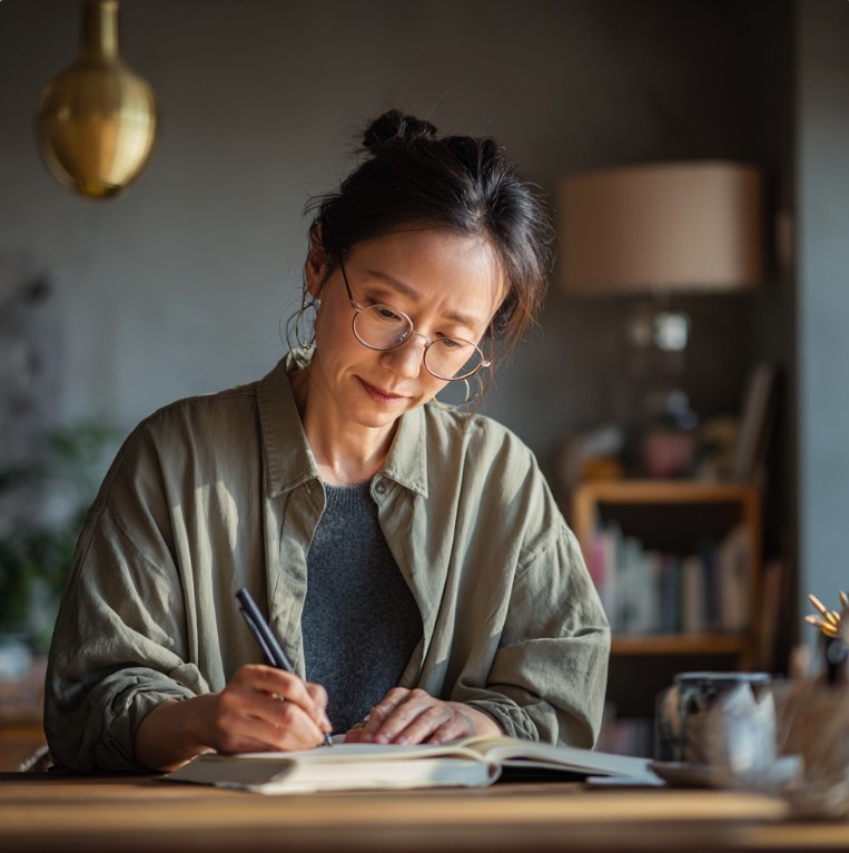 가계부를 작성하는 한국인
