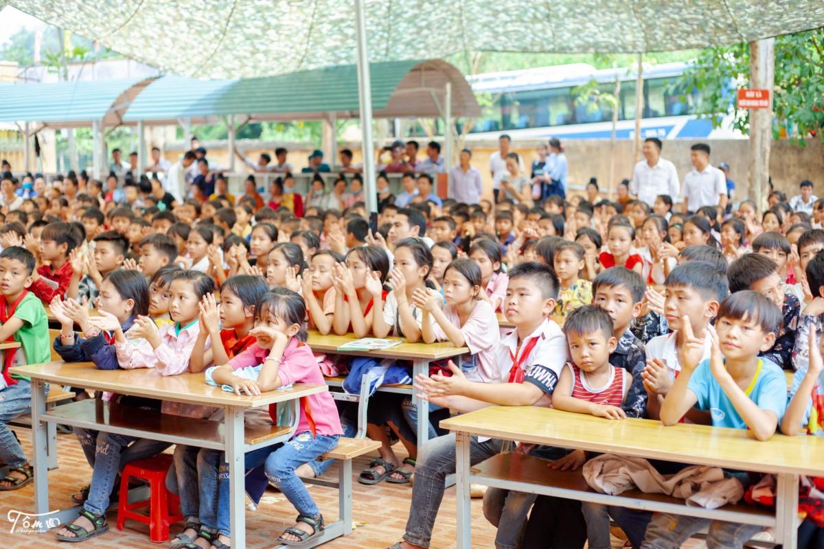 Hội Sinh viên Trường Đại học Tây Bắc tổ chức chương trình tình nguyện tại xã Liệp Tè, huyện Thuận Châu, tỉnh Sơn La