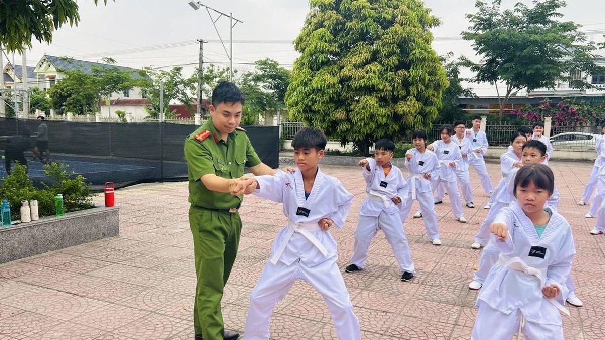 Lớp dạy võ đặc biệt ở Công an xã An Nông - Báo Công An Nhân Dân