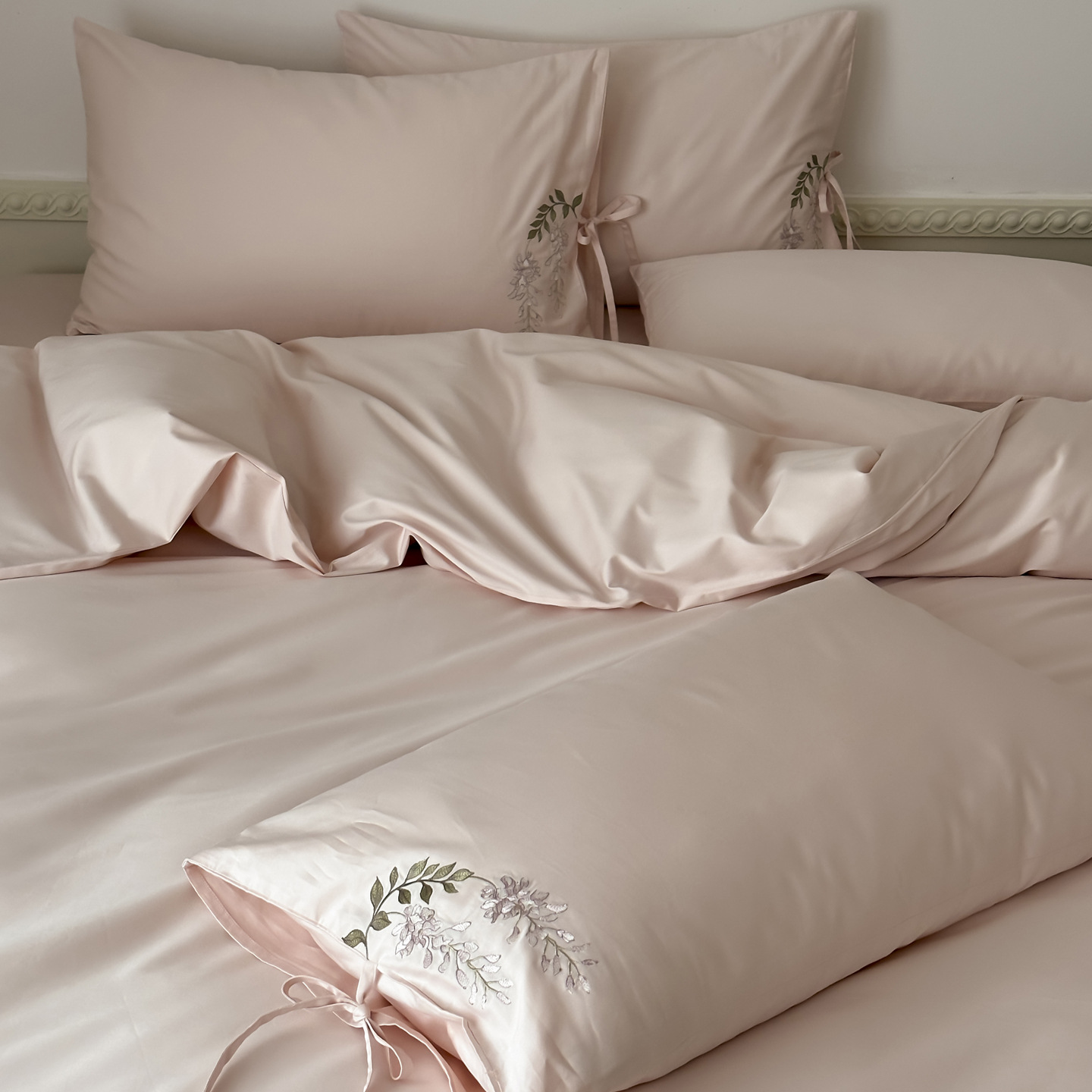 Bedding set made of long-staple cotton with bow details