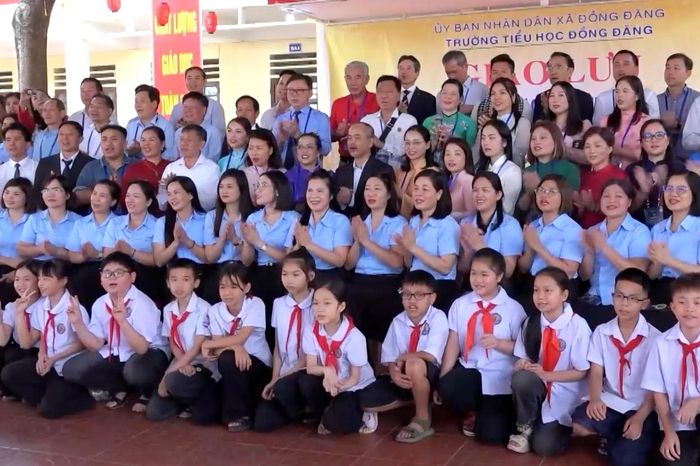 Tấm lòng kiều bào gửi tới học sinh vùng biên - Đài Phát thanh và truyền hình Hà Nội