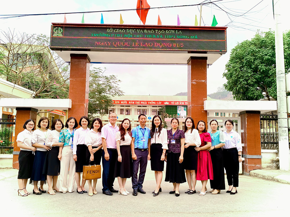 Khoa Khoa học Xã hội chia sẻ chuyên môn và tư vấn hướng nghiệp tại Trường PTDT Nội trú THCS & THPT Sông Mã