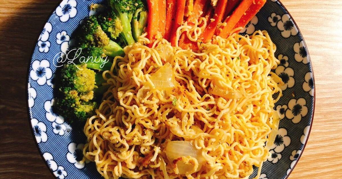 Mì xào trứng rau củ
