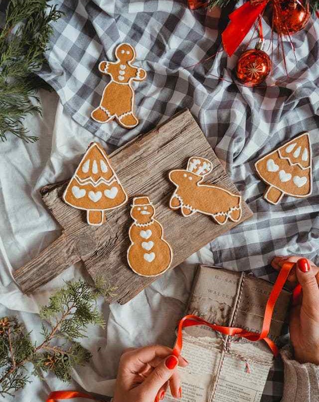 Bánh gừng với hình dáng và trang trí độc đáo, mang hương vị đặc trưng của mùa Giáng Sinh.