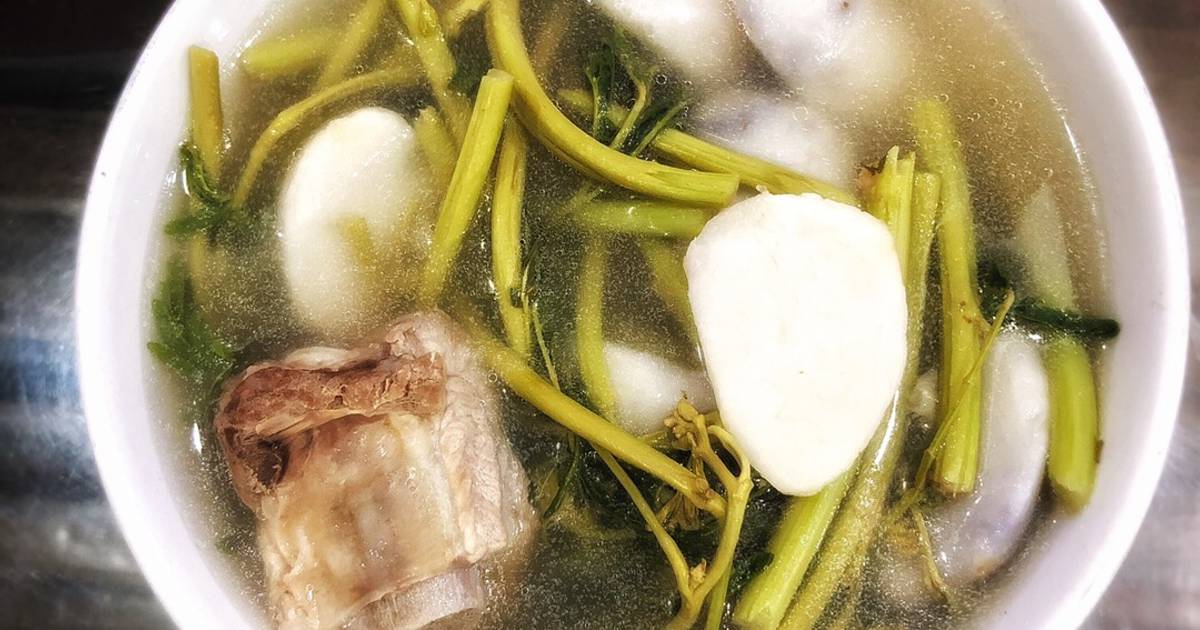 Canh sườn, khoai sọ, rau nhút