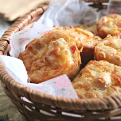 Bánh muffins mặn với nhân jambon quyện đều với phô mai béo ngậy mang đến cho bạn một cảm giác khác lạ và cực kì ngon miệng. Nếu bạn đã ngán những chiếc bánh muffin thì có thể thử ngay công thức này nha.