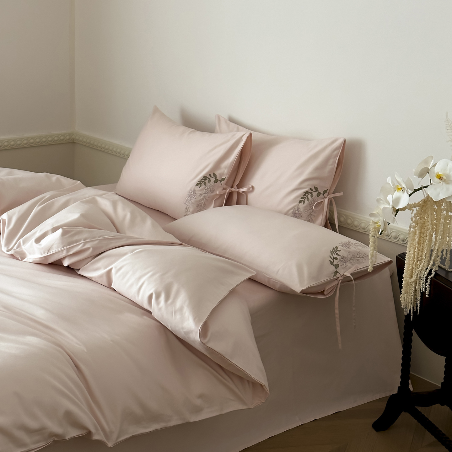 Bedding set made of long-staple cotton with bow details