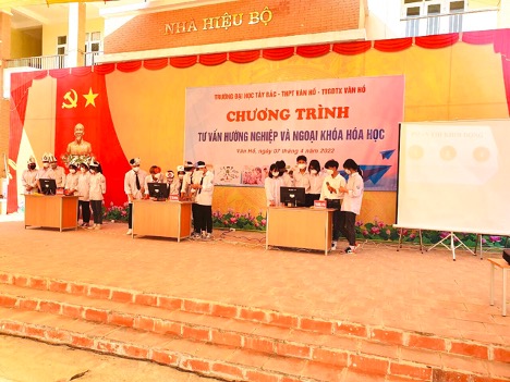 Bộ môn Hóa học, Khoa KHTN-CN tổ chức Chương trình Tư vấn hướng nghiệp và Ngoại khóa Hóa học tại Trường THPT Vân Hồ, TTGDTX huyện Vân Hồ