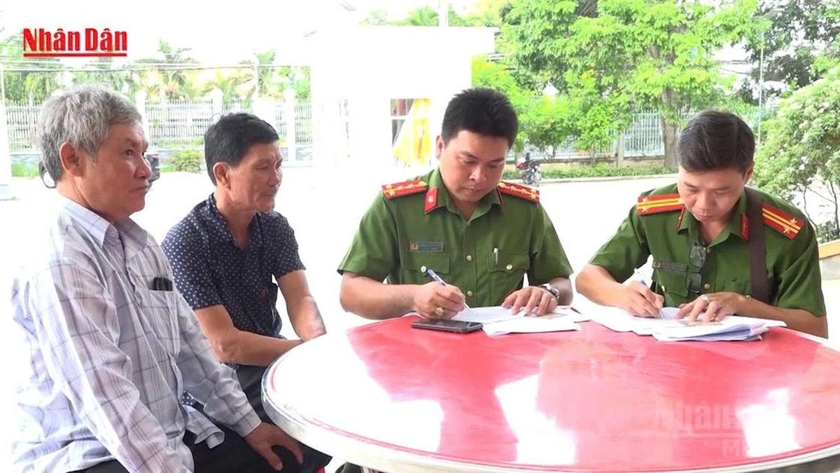 [Video] Ưu tiên lấy mẫu sinh phẩm ADN thân nhân liệt sĩ Huỳnh Văn Quên - Báo Nhân Dân