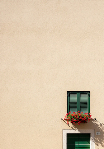 Minimalist Tuscan House Flower Box