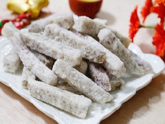 Mứt nguội có thể bảo quản kín và khô ráo dùng dần. Mứt khoai môn ngọt bùi dễ ăn, nhanh làm. Nguyên liệu đơn giản và rẻ tiền. Tranh thủ những thời gian rảnh, bạn có thể làm được nhiều mẻ mứt khoai môn nhâm nhi cùng trà nóng trong dịp Tết hay đãi khách đến chơi nhà đều được.