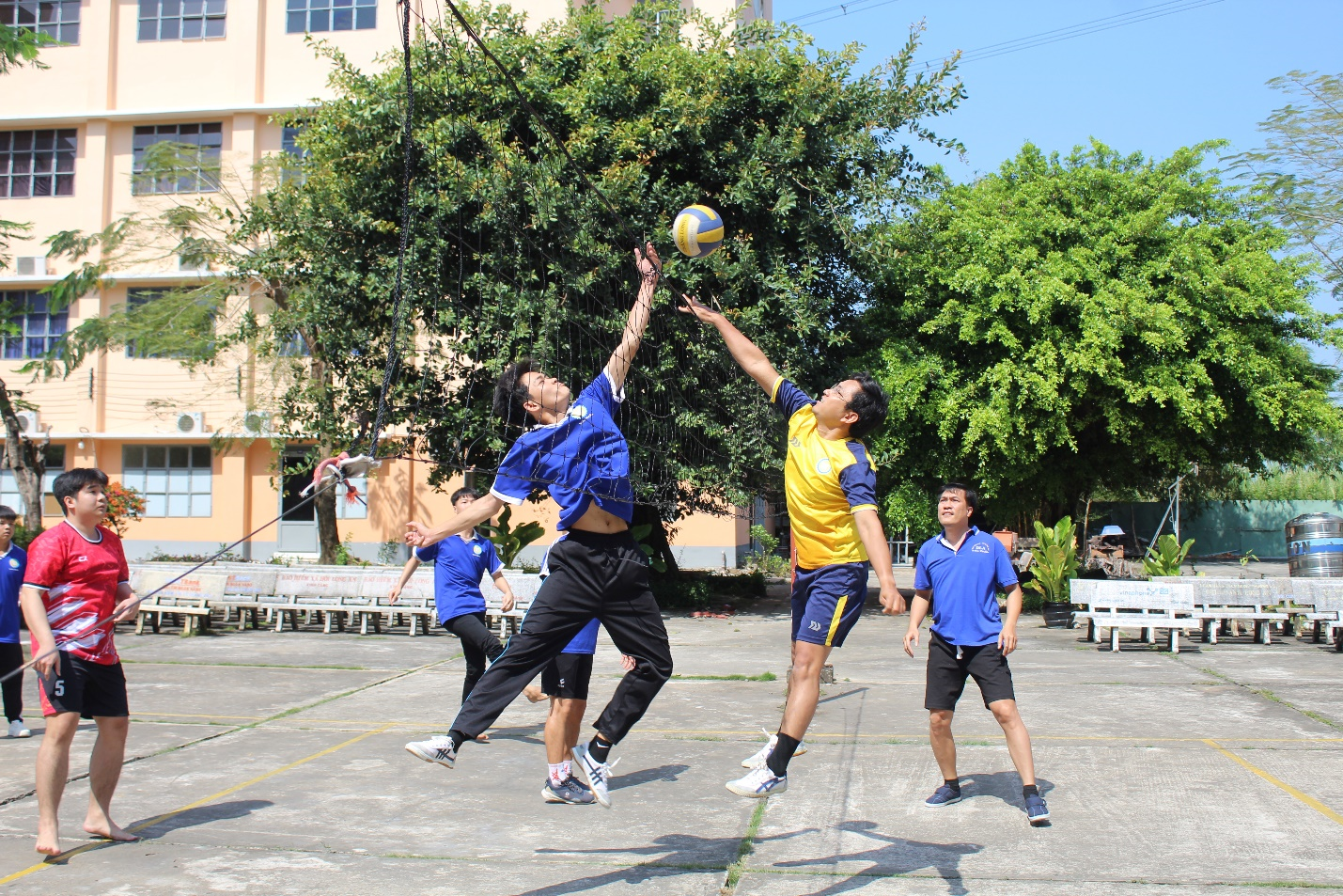 Những cú bóng kịch tính