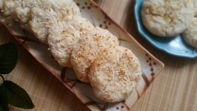Bánh Khoai Mì Tẩm Mè Nướng
